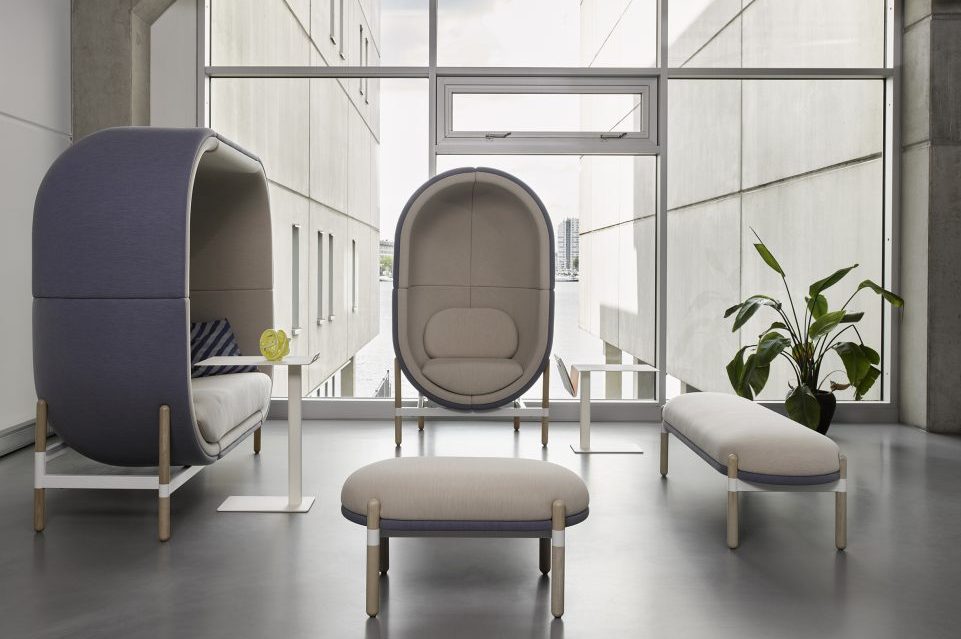 Acoustic armchairs and sofas adding privacy and comfort in the office